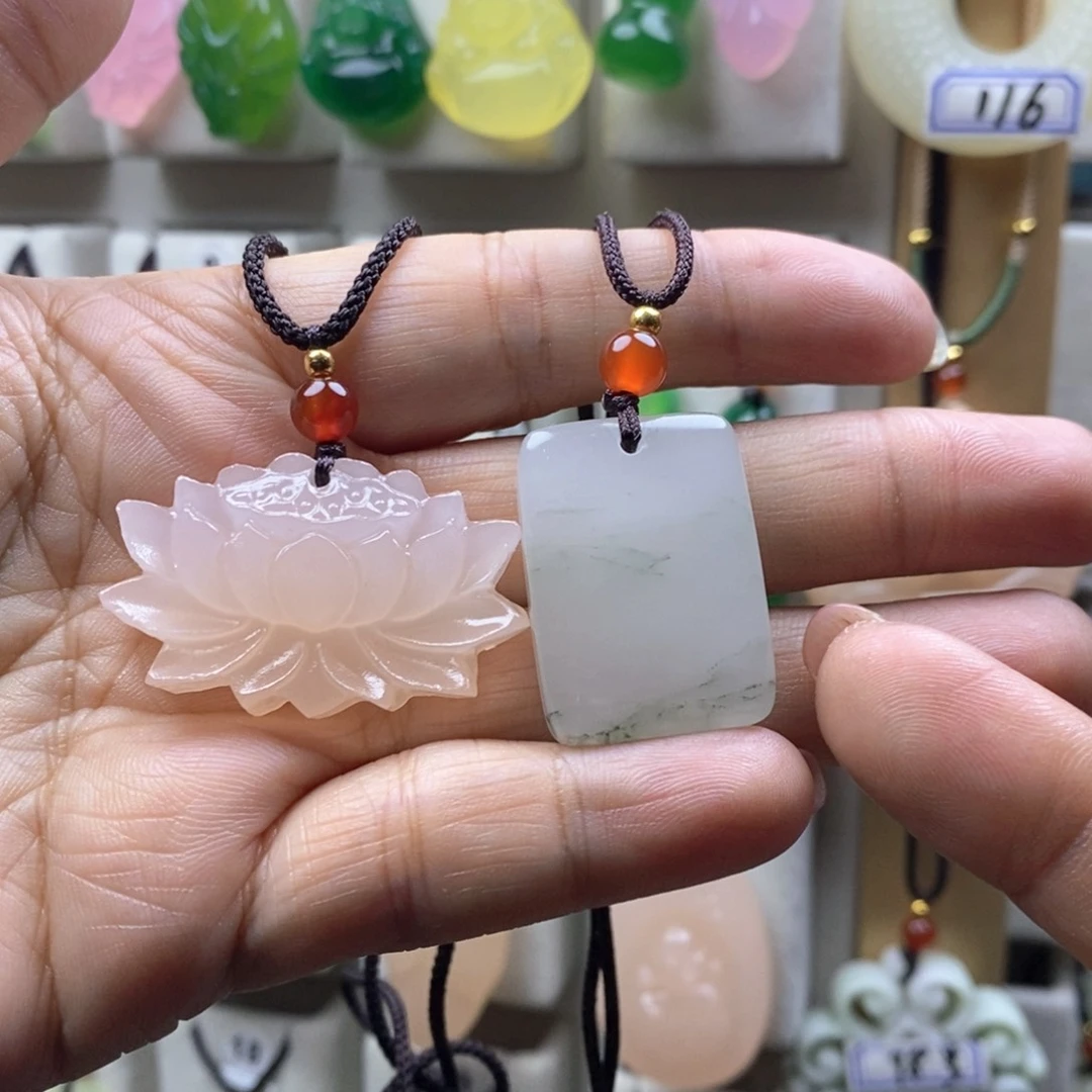 颈饰未镶嵌石英质玉（金丝玉）嫣*