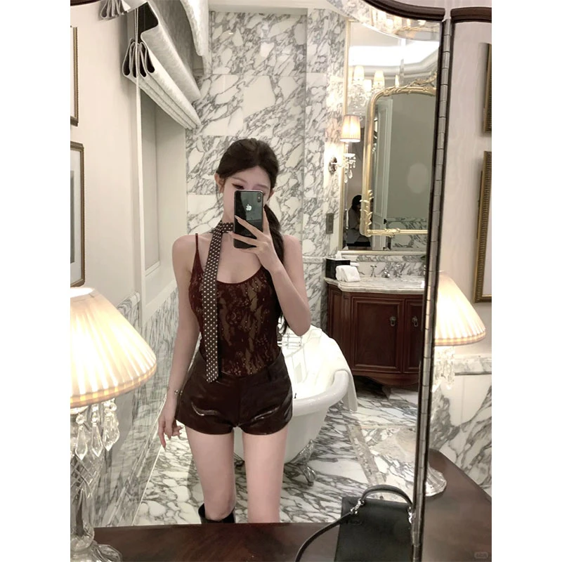 2025秋季新款气质御姐风性感蕾丝网纱露背吊带修身百搭短裤两件套