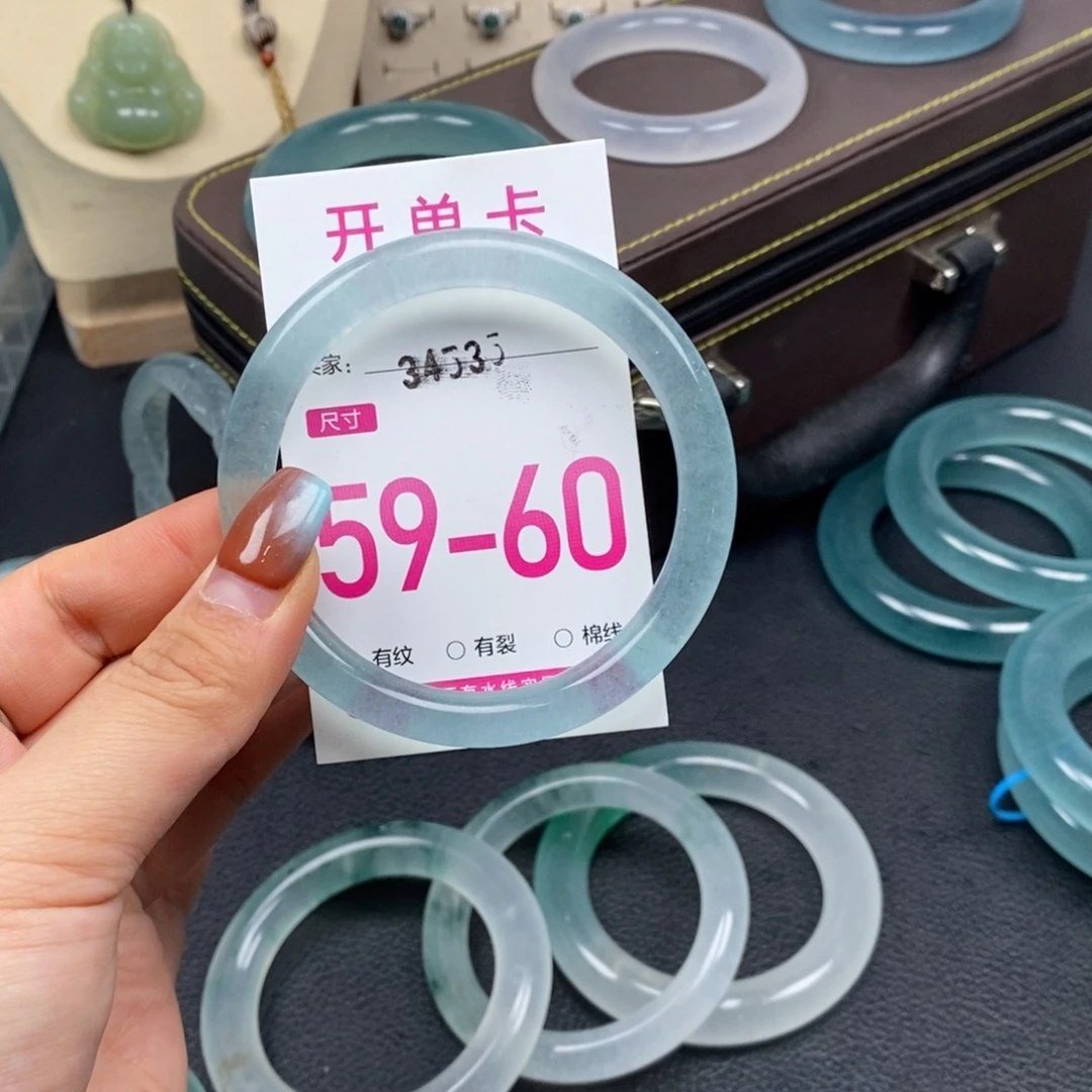 1***.石英质玉未镶嵌手镯