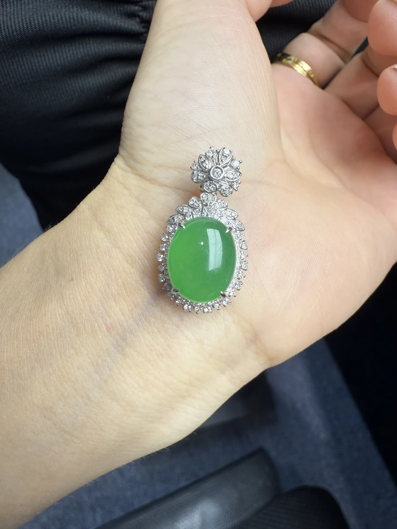 天然缅甸a货翡翠 18K镶嵌蛋面吊坠