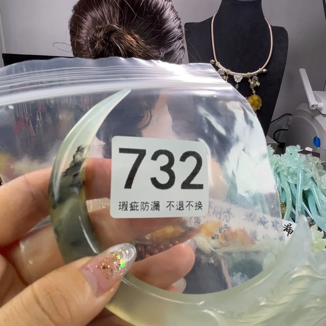 未镶嵌岫玉发饰于***界