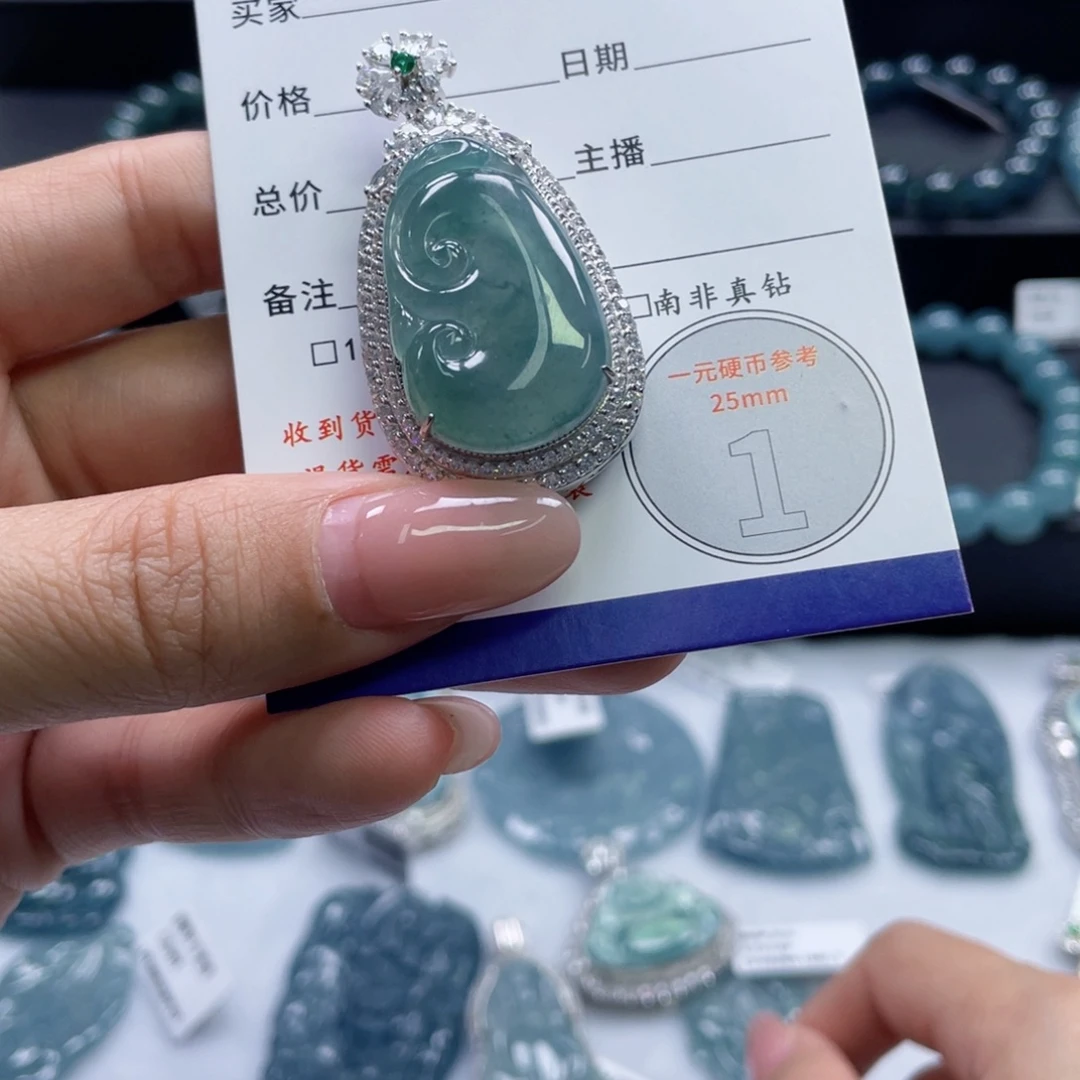 翡翠银S925镶嵌颈饰如意