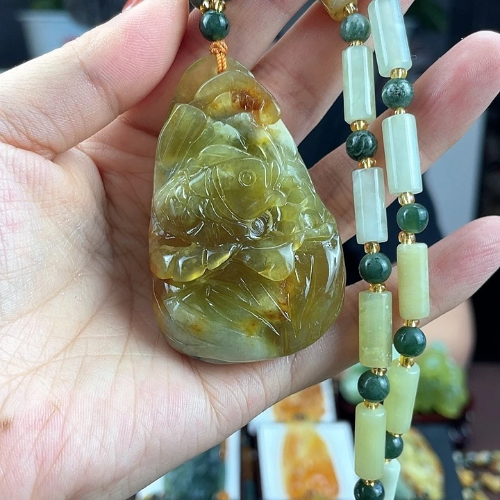 蛇纹石玉颈饰未镶嵌
