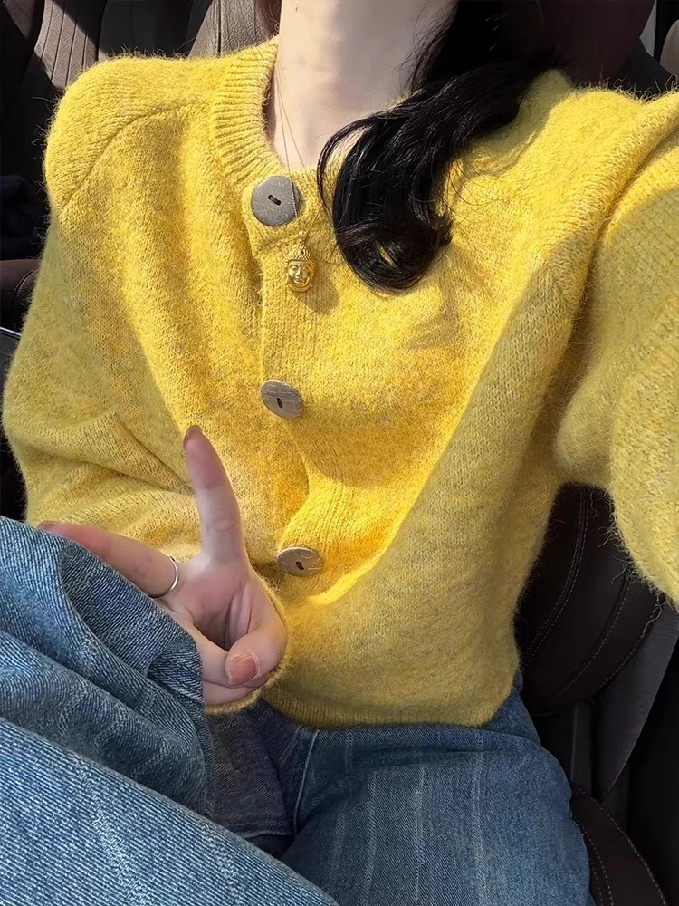 法式复古黄色浣熊绒开衫毛衣外套女宽松慵懒风外穿针织上衣春秋款