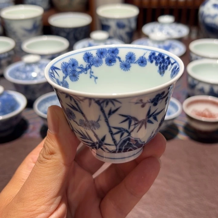 精品青花松竹梅铃铛杯口径约7.5厘米