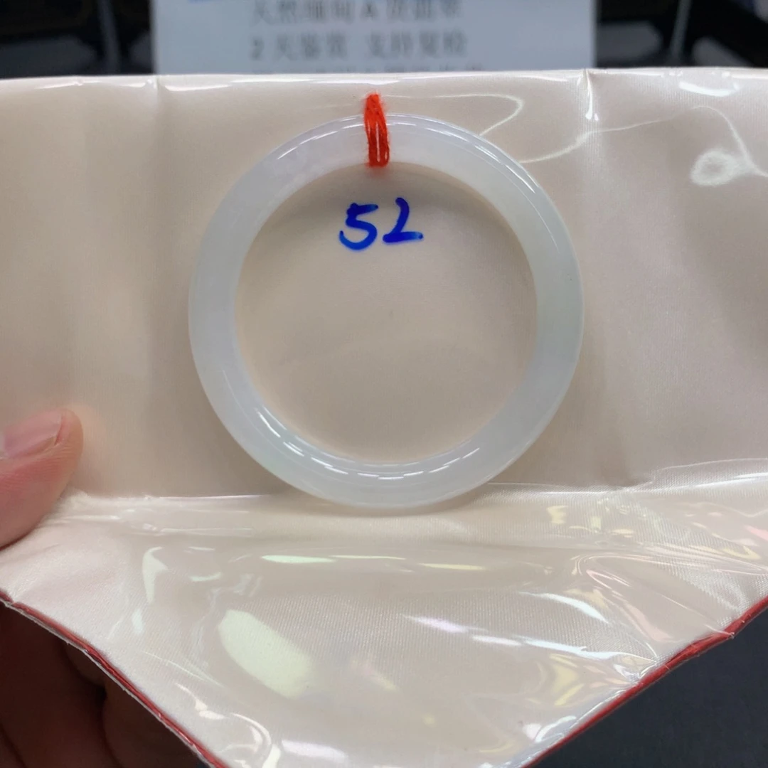 翡翠手镯未镶嵌翡翠手镯