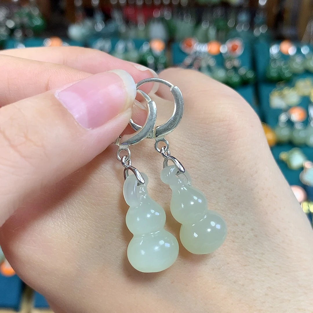 和田玉银S925镶嵌耳饰葫芦卡21左右