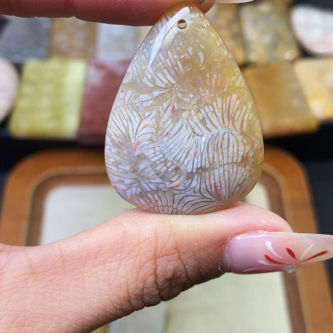 硅化玉颈饰合金星**