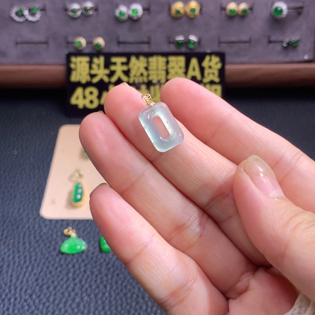 念***心翡翠18K金镶嵌颈饰福利