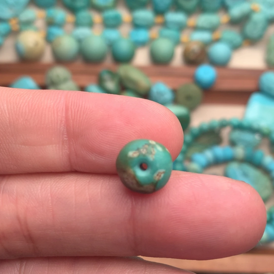 绿松石未镶嵌颈饰