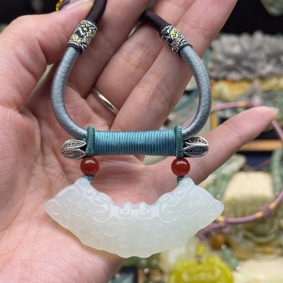 蛇纹石玉颈饰未镶嵌