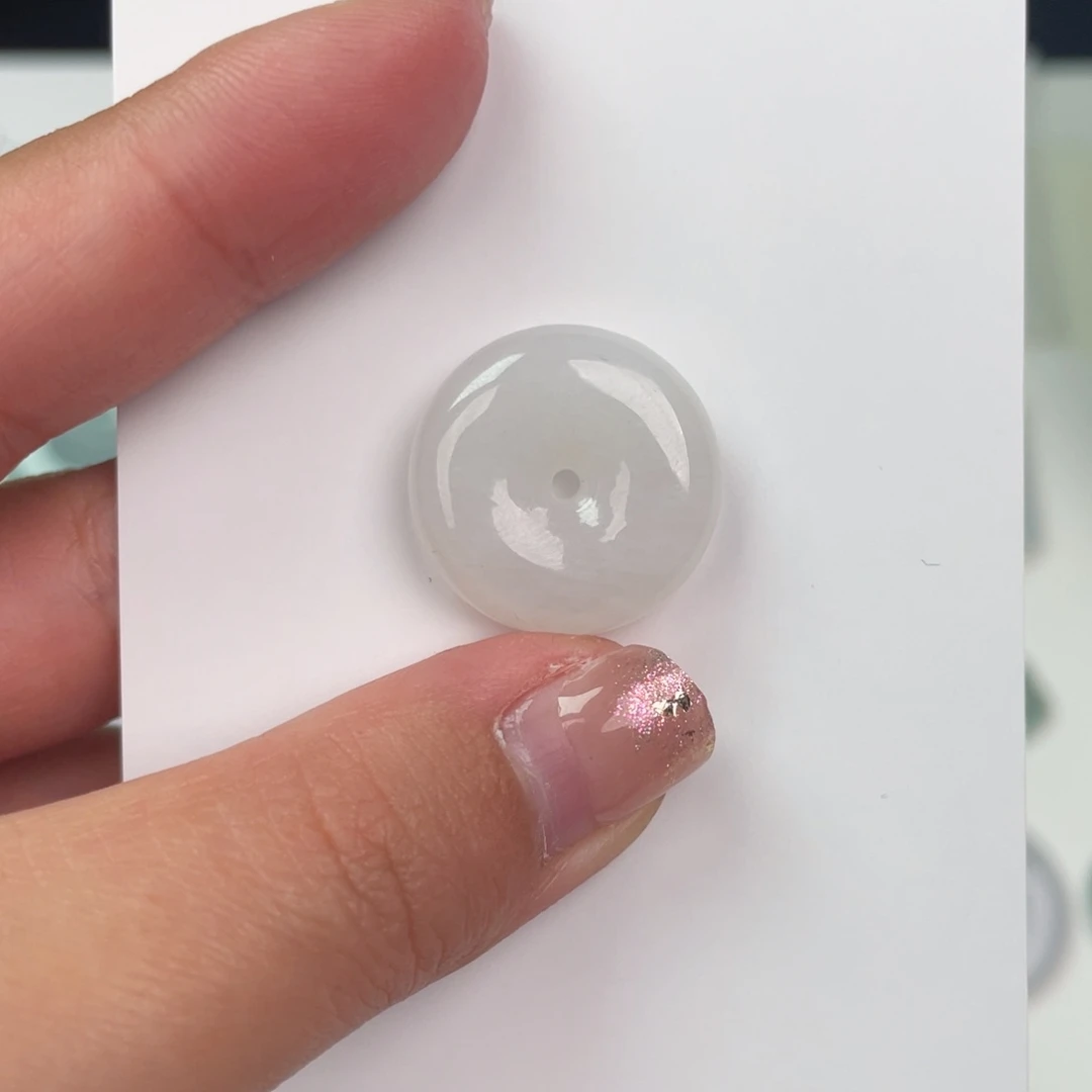 翡翠未镶嵌颈饰平安扣