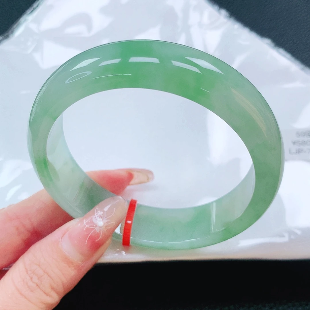 翡翠手镯未镶嵌59圈