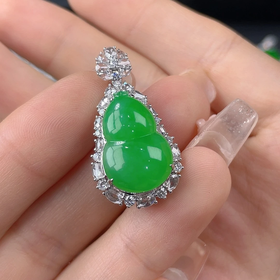 颈饰18K金镶嵌翡翠缅甸翡翠正阳绿葫芦