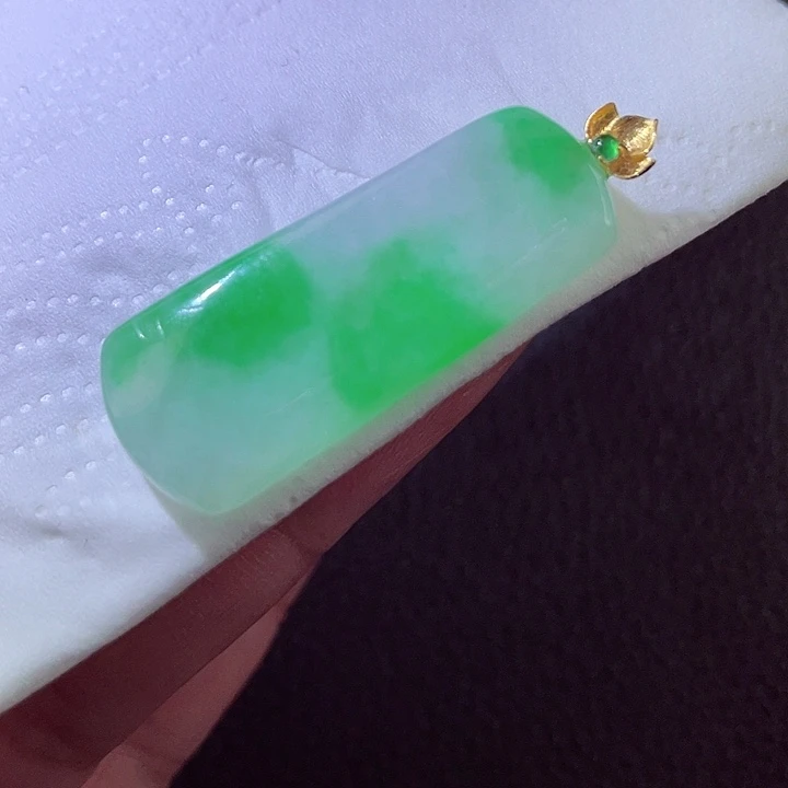 翡翠18K金镶嵌颈饰翡翠