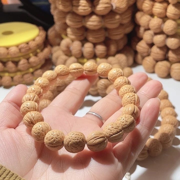 给***炮吊坠桃核桃核手串野生。14