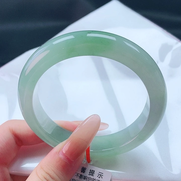 翡翠手镯未镶嵌55轮胎