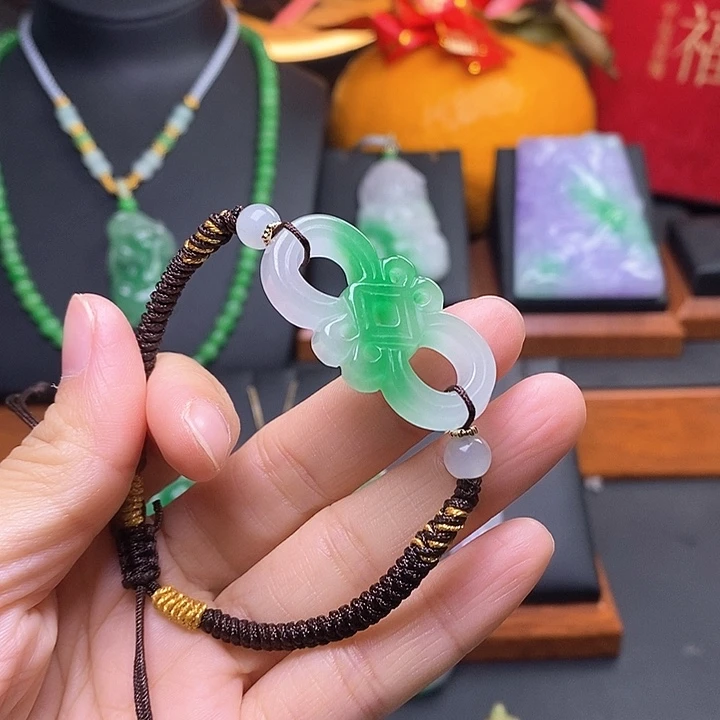 翡翠颈饰未镶嵌手绳