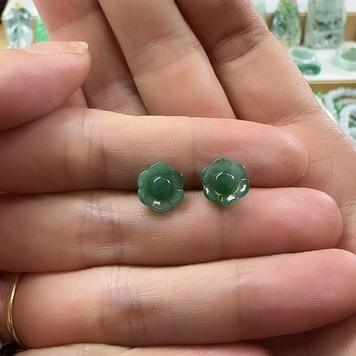 颈饰未镶嵌翡翠绿花耳钉