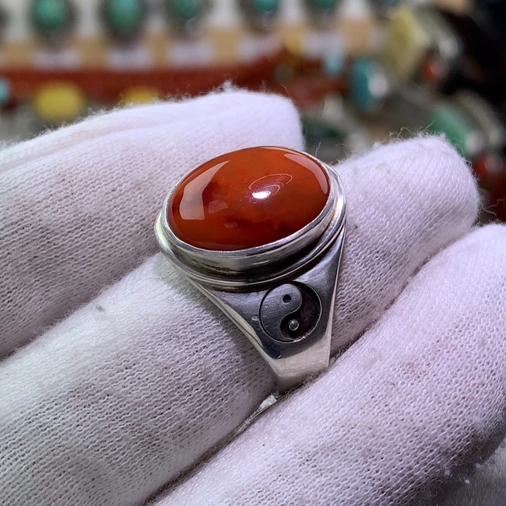 南红玛瑙足银镶嵌戒指