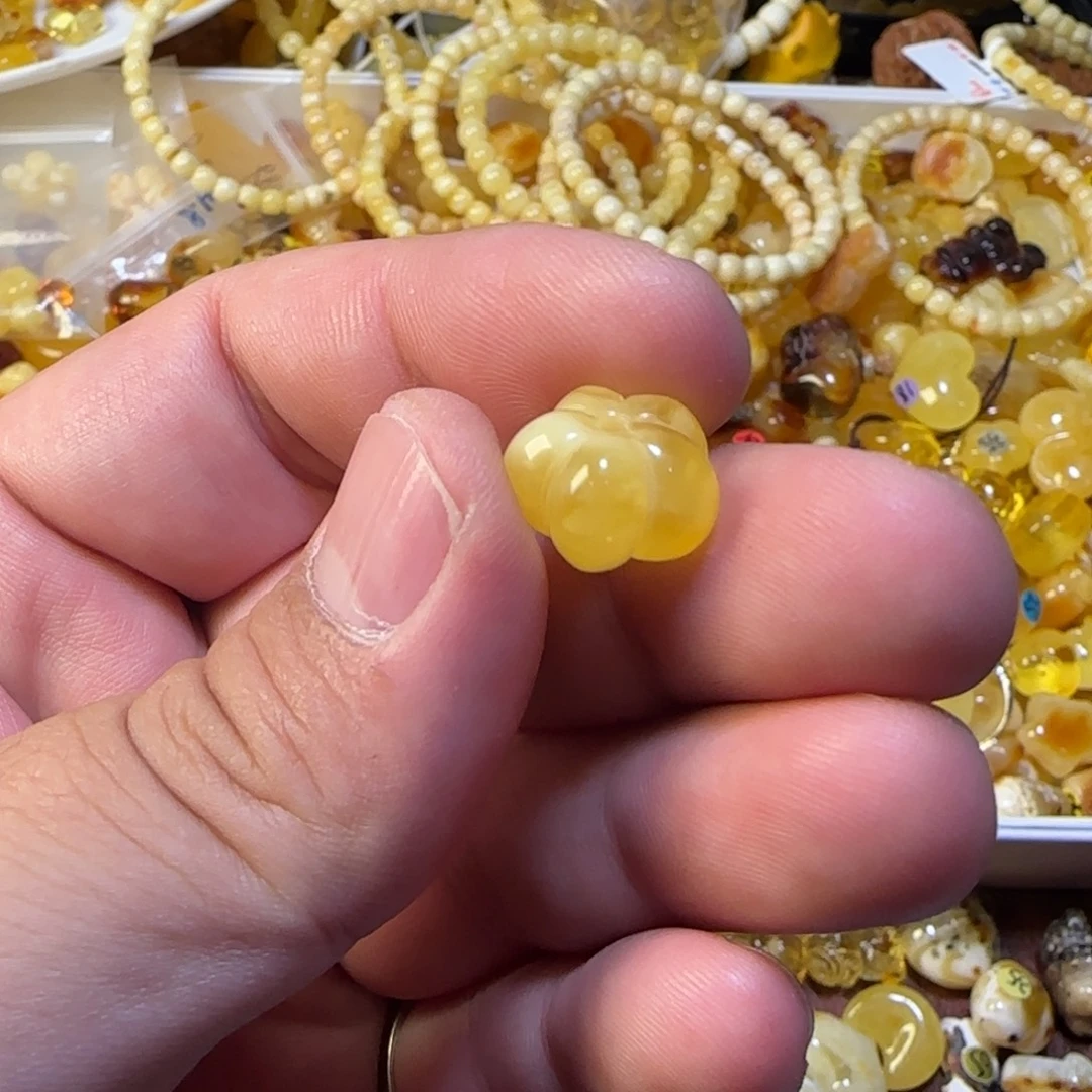 歆***喵琥珀未镶嵌裸石1克