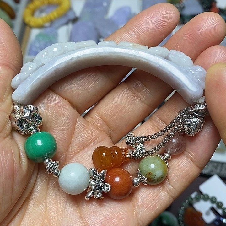 翡翠未镶嵌吊坠(赠链)