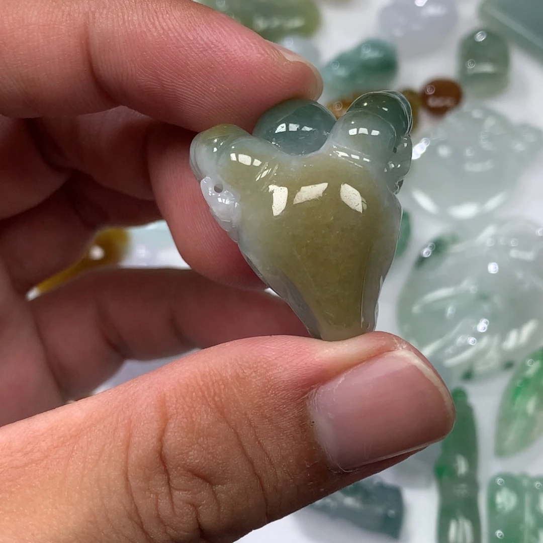 吊坠(不含链)未镶嵌翡翠