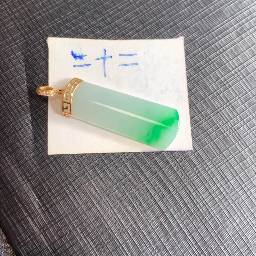 颈饰18K金镶嵌翡翠翡翠
