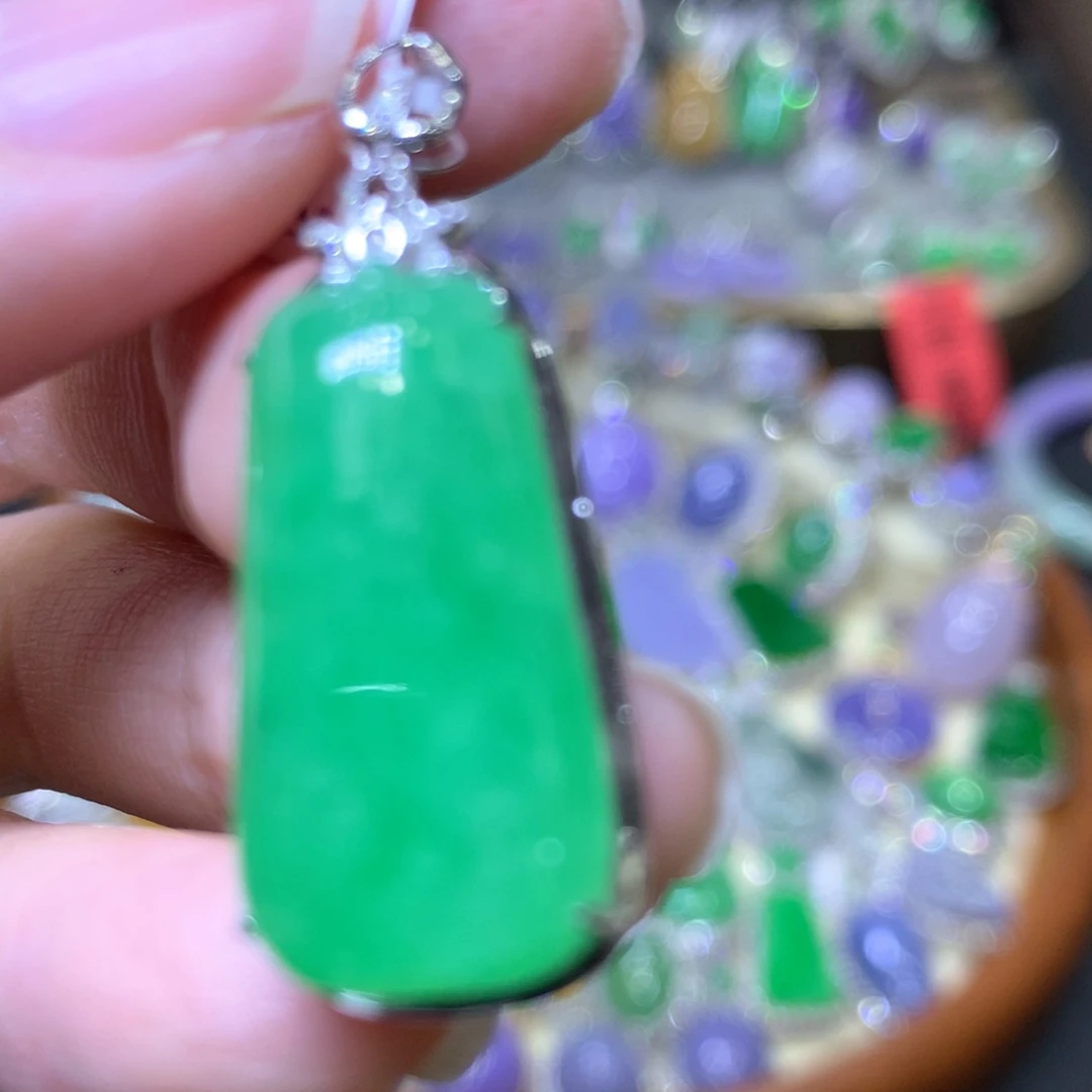 【闪购商品】翡翠颈饰18K金镶嵌翡翠吊坠项链