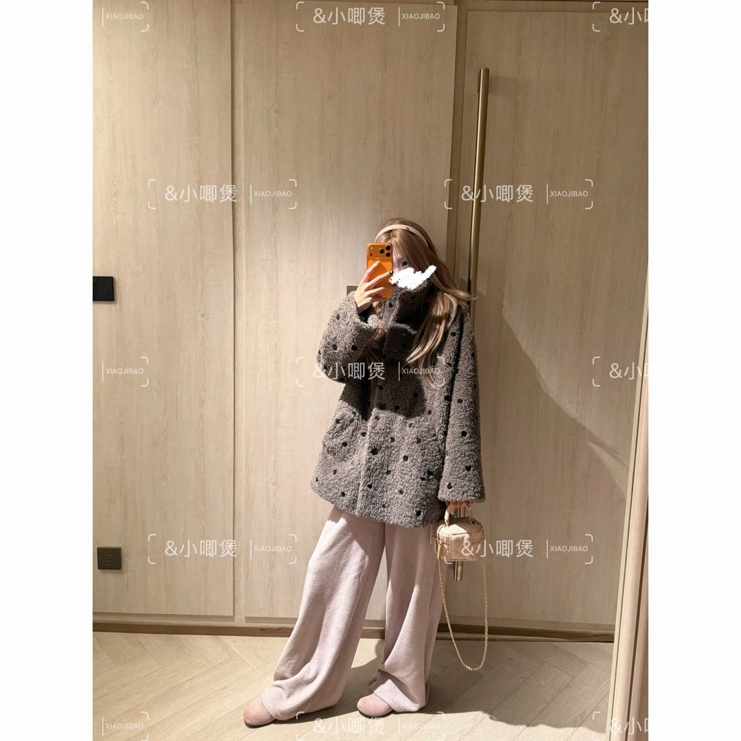 芝麻啵啵灰色西装领慵懒环保皮毛一体外套女冬季加厚波点毛毛大衣