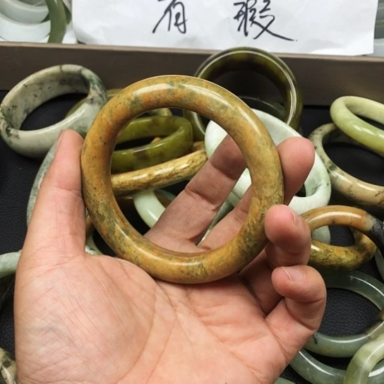 未镶嵌蛇纹石玉手镯泓*