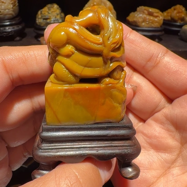 寿山石印石硬田石玄武钮章