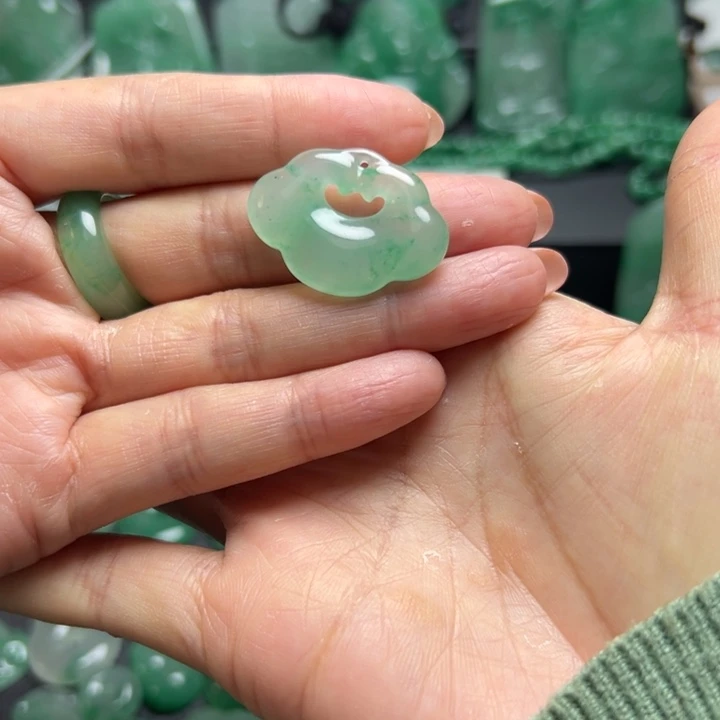 石英质玉颈饰未镶嵌Ｒ**?