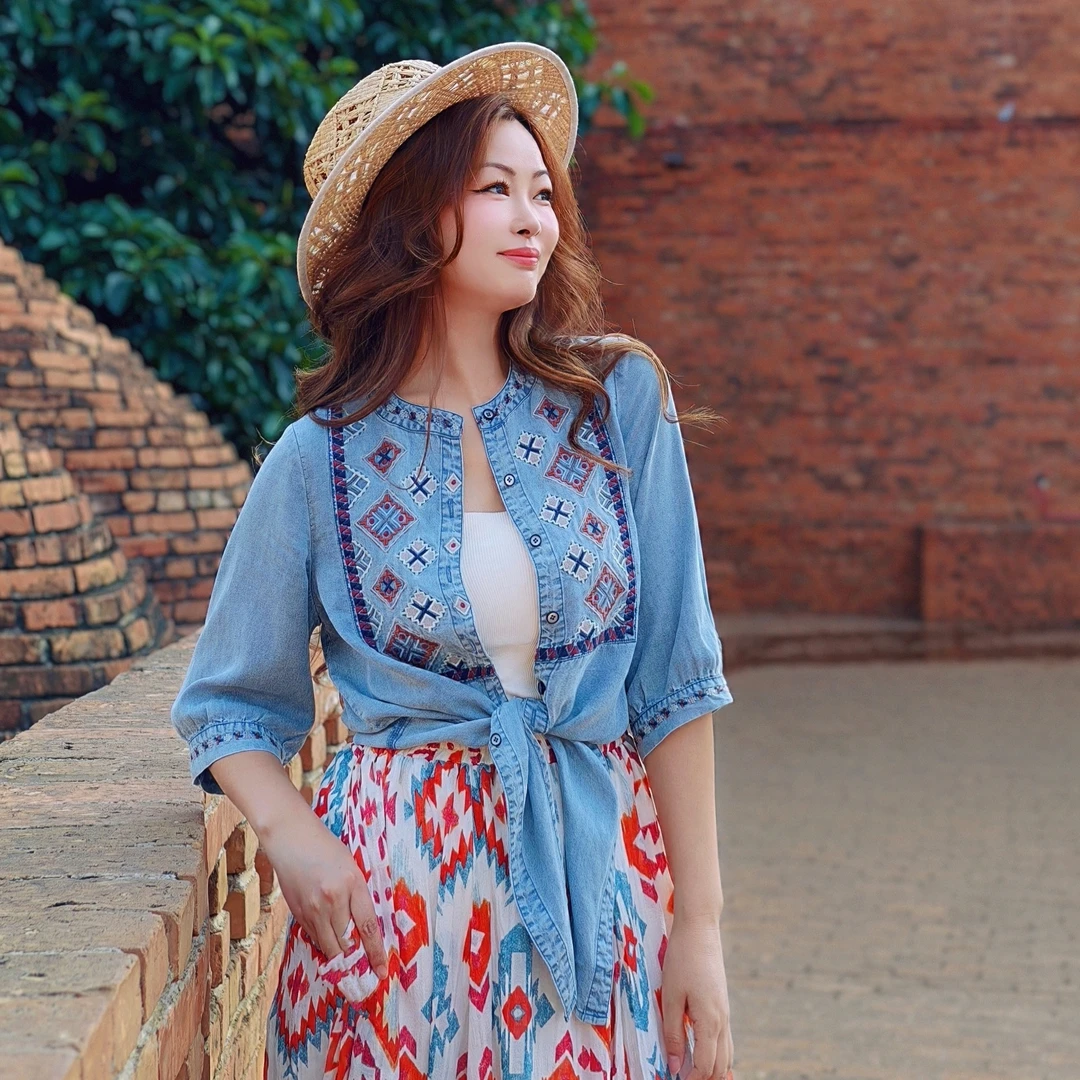 【董艺旅行穿搭】索菲亚·刺绣牛仔上衣民族风度假新疆云南内蒙旅行
