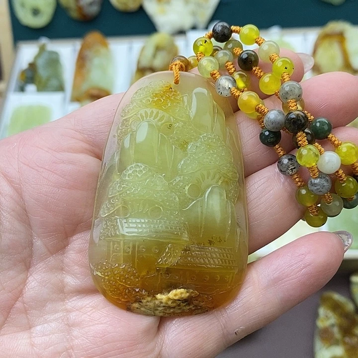 蛇纹石玉未镶嵌颈饰山水牌