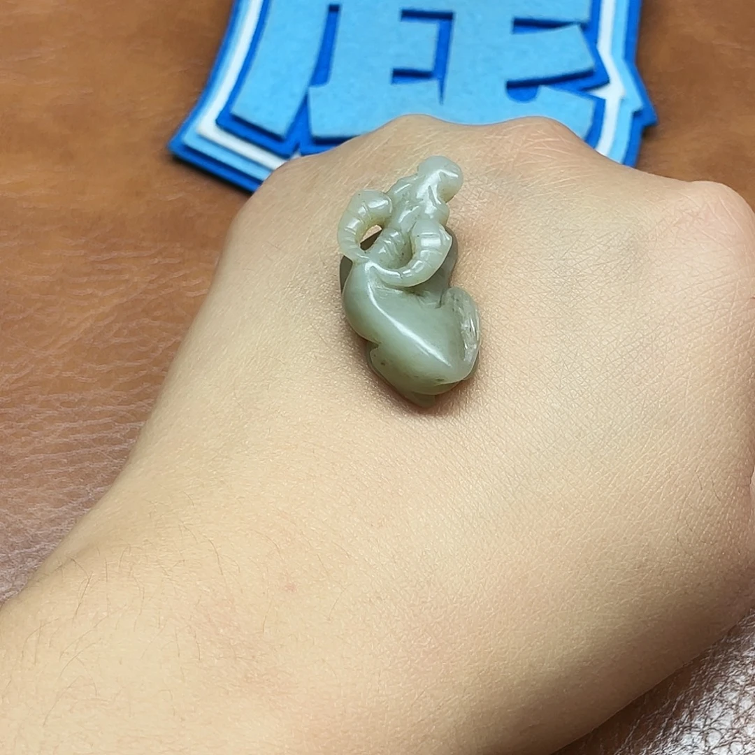和田玉未镶嵌车挂