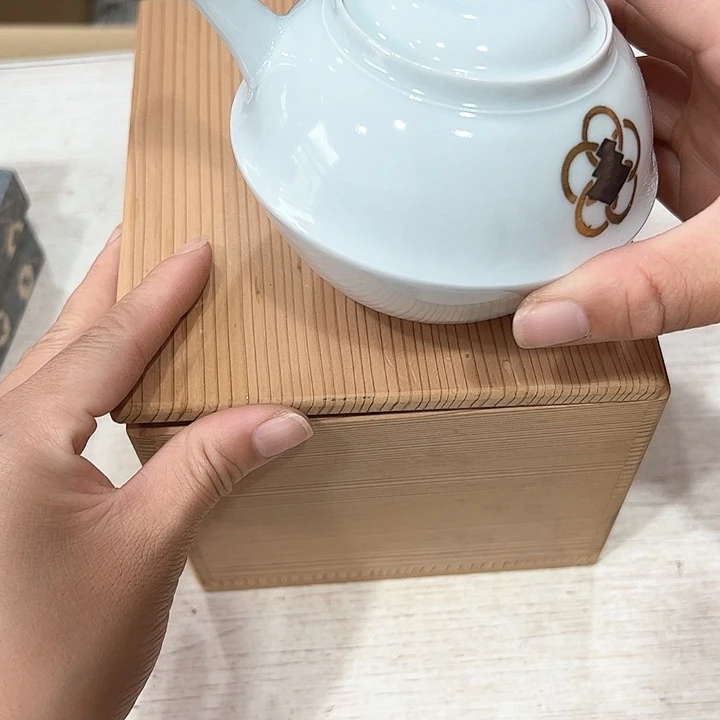 小*哥新亿阁中古杂项谨慎参拍