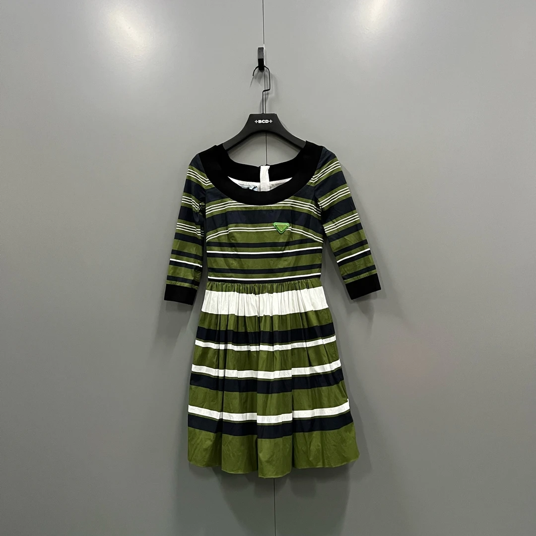 99新 Prada/普拉达 zd 条纹三角标logo连衣裙 203903