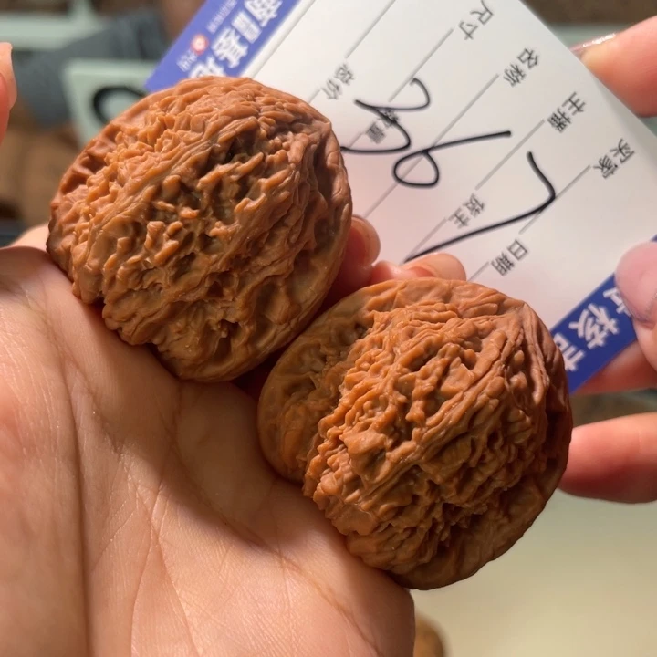 核桃把件差点40左右红皮全品赵喜满