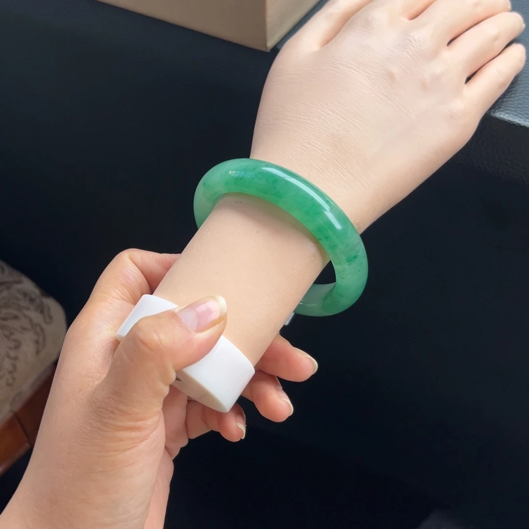 石英质玉未镶嵌手镯非洲翠5758