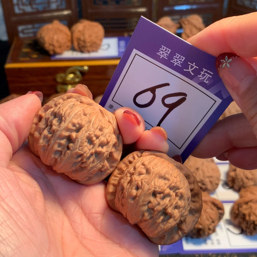 文玩核桃吊坠69号全品白狮子4.2