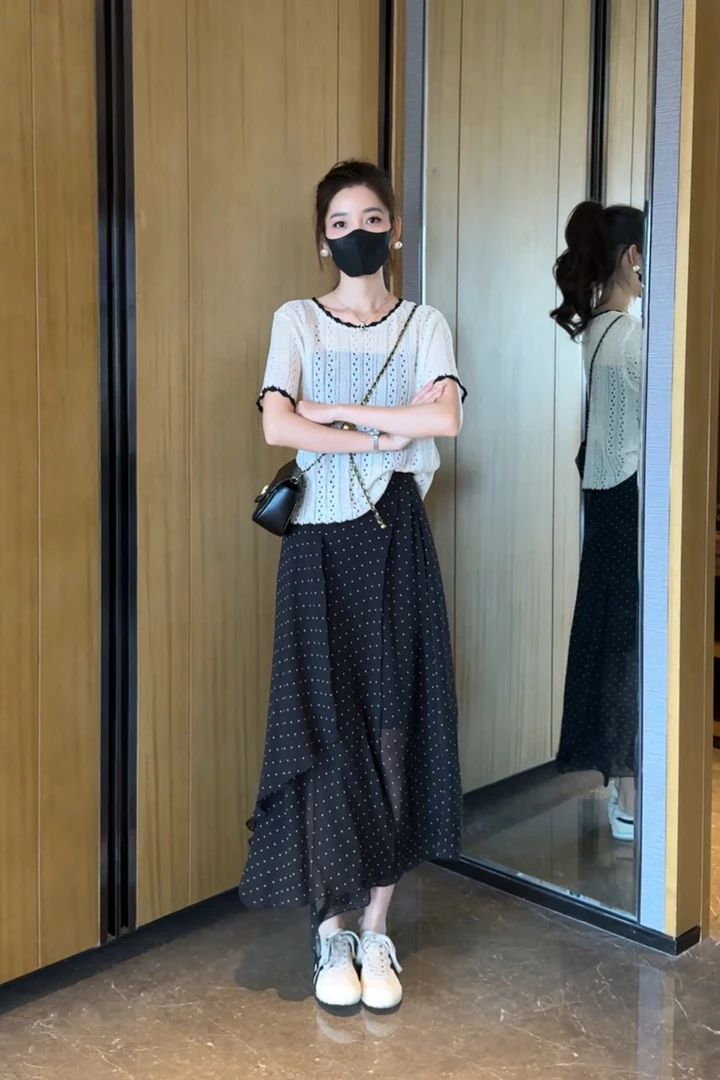 夏季薄款针织拼色镂空波西米亚短袖+高腰小波点纱裙半身裙套装