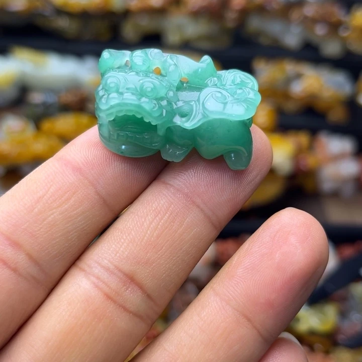 石英质玉（黄龙玉）未镶嵌颈饰