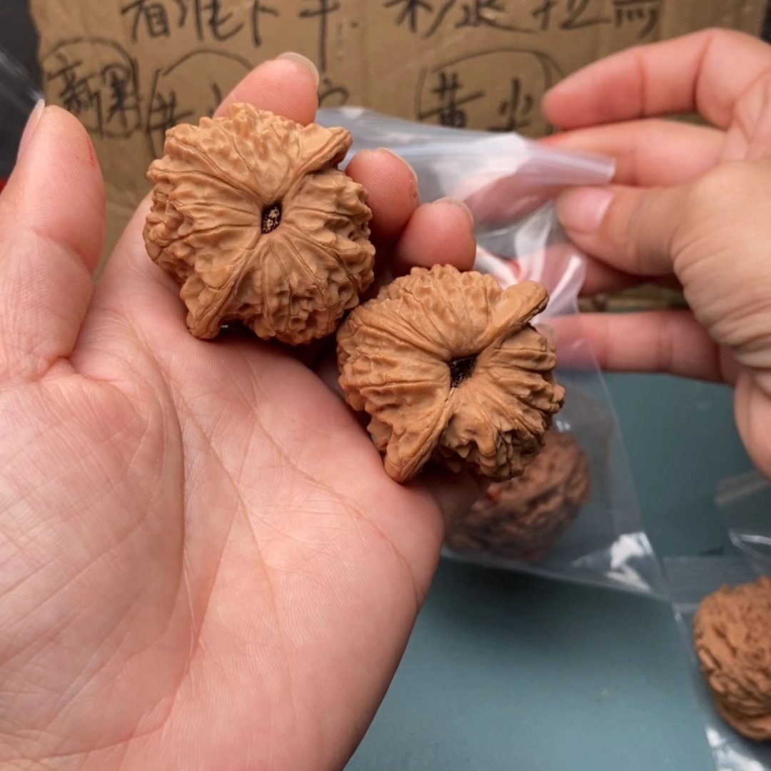 体***生吊坠文玩核桃血麒麟30