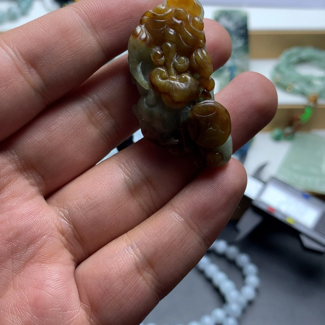 翡翠颈饰未镶嵌貔貅