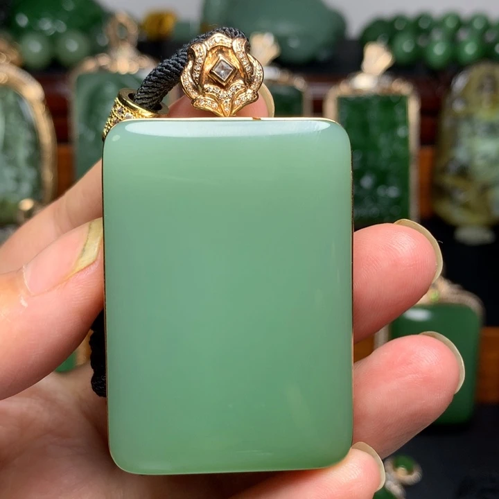 【闪购商品】和田玉（碧玉）18K金镶嵌吊坠(赠链)