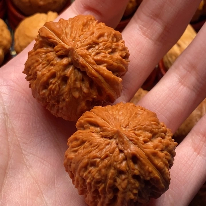 文玩核桃吊坠麒麟纹