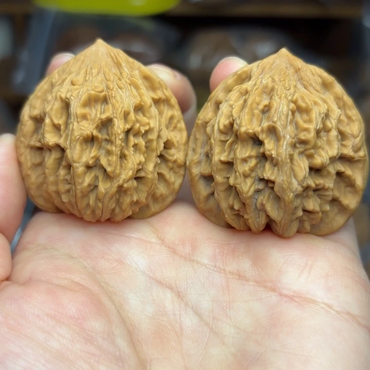 文玩核桃吊坠麦穗虎头