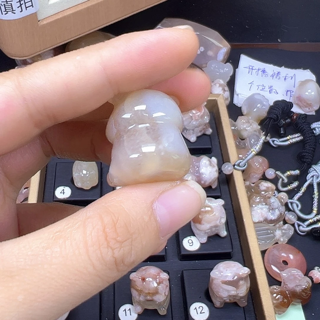 ****.石英质玉未镶嵌颈饰