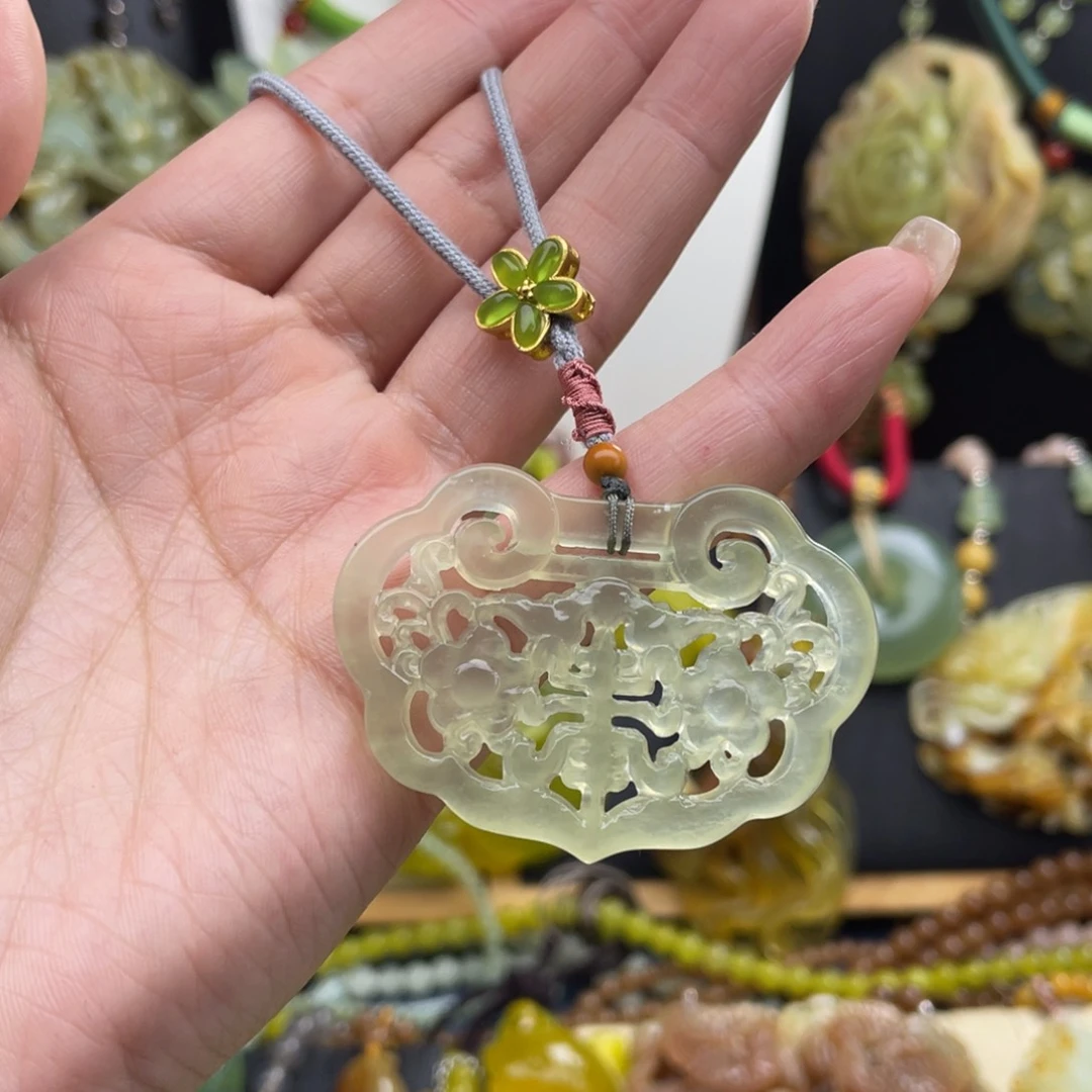 蛇纹石玉未镶嵌颈饰